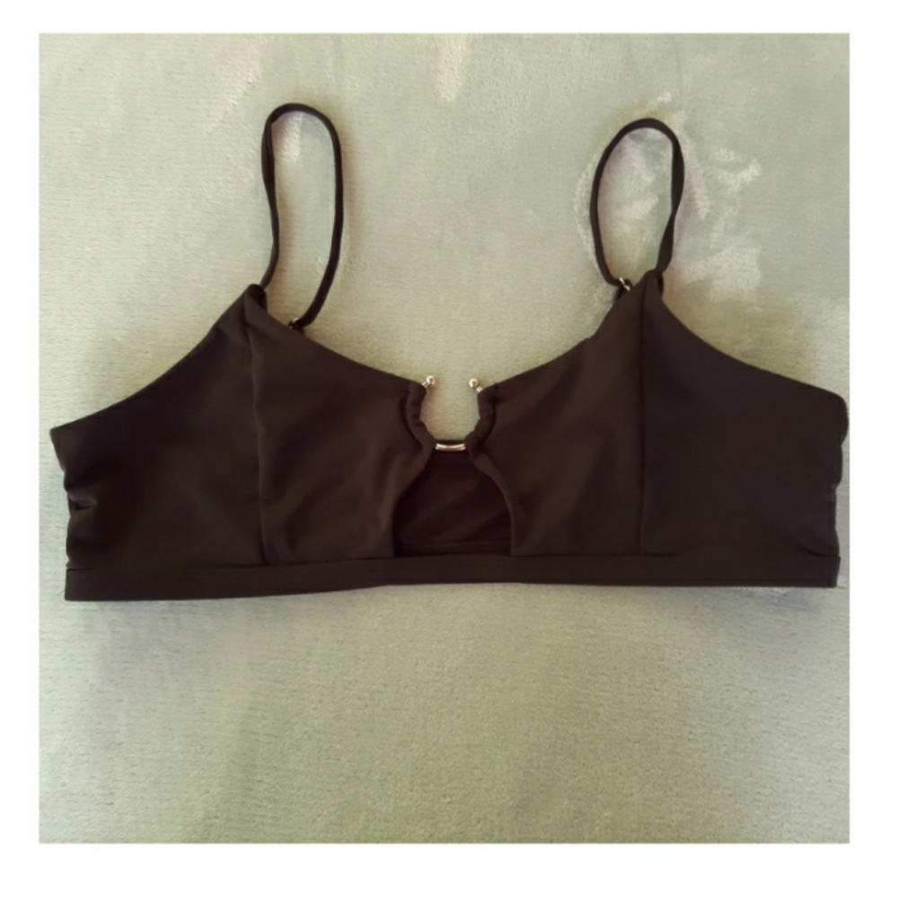 Black swim top. Size 2XL.